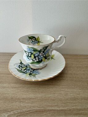 Vintage Royal Minster Fine Bone China Teacup & Saucer England Floral Gold Trim
